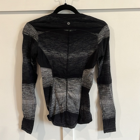 Women's Lululemon Athletic Top with Thumb Holes - Picture 3 of 4